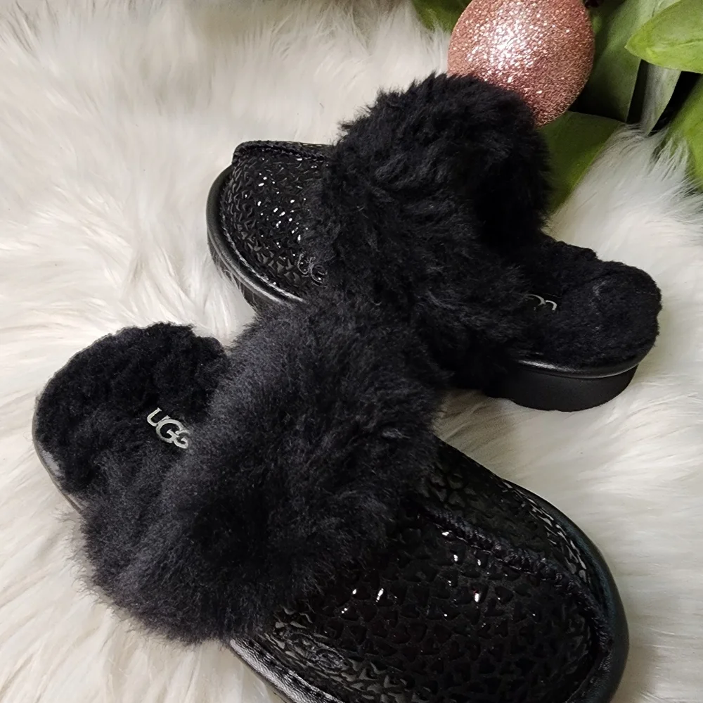 Ugg Cozy II Gel Hearts black  Big Kid slides size10 new